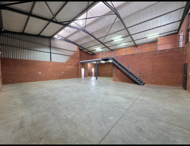 352M² WAREHOUSE TO LET IN ORMONDE